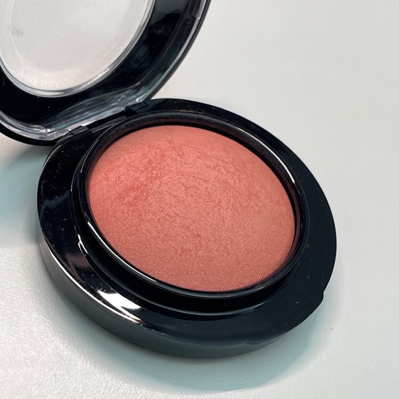 USED ONCE MAC Mineralize Blush Like Me Love Me by MAC for Women - 0.14 oz Blush - Picture 1 of 5